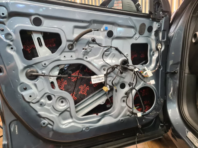 Geely Tugella двер 3