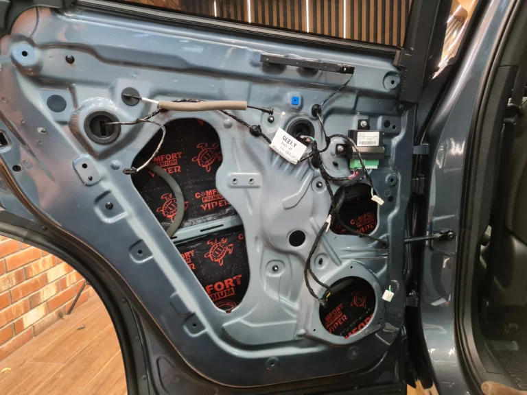 Geely Tugella двер з2