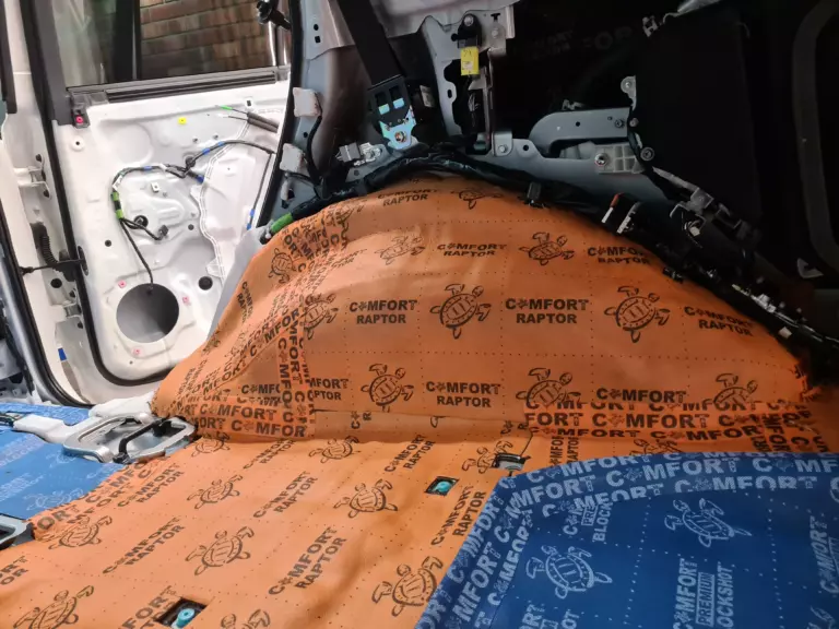Land Cruiser 300 баг 5