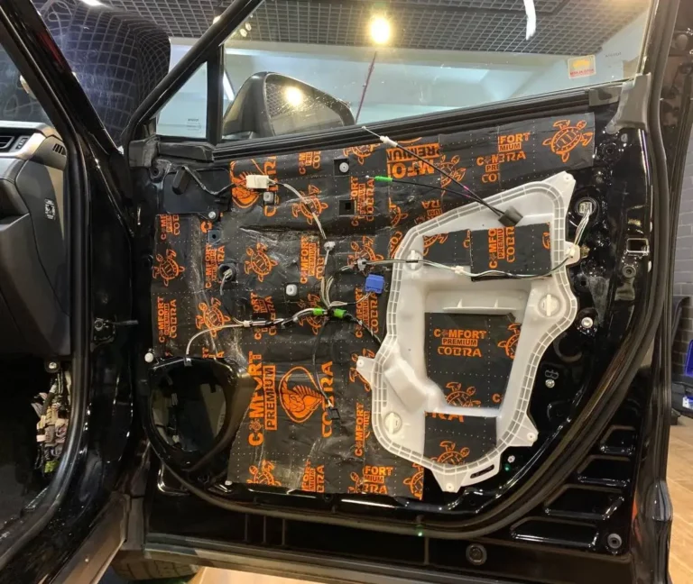 Toyota RAV 4 2022 двер 4