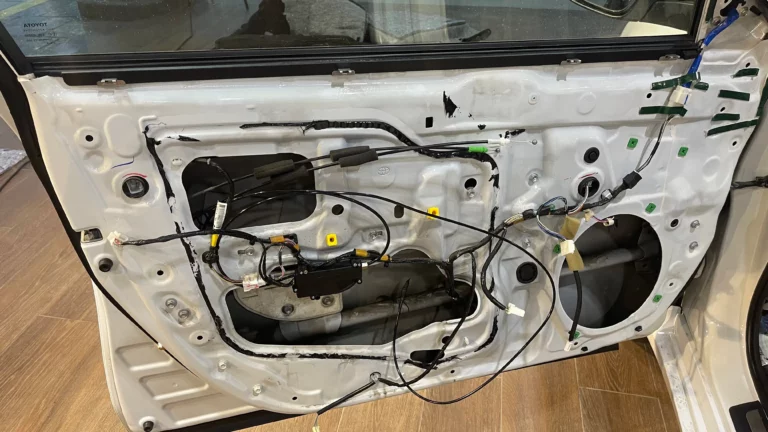 Toyota_Camry_2017_двер 1