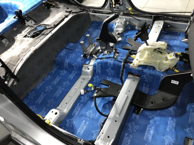 Шумоизоляция KIA Rio пол 3