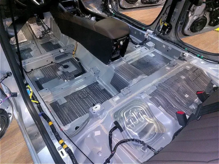 Шумоизоляция Mazda 6 пол 1