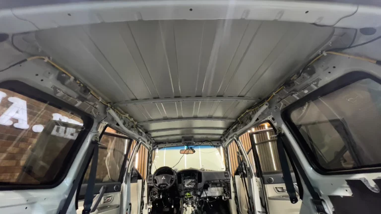 Шумоизоляция Mitsubishi Pajero крыша 1 (1)