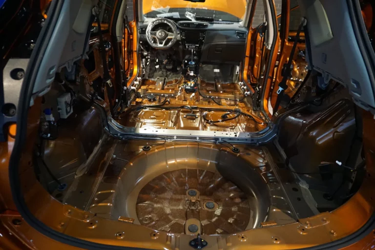 Шумоизоляция Nissan X-Trail пол 1