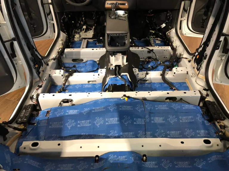 Шумоизоляция Volvo XC90 2021 пол 3